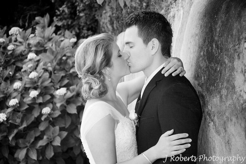 B&W of couple kissing - wedding photography sydney